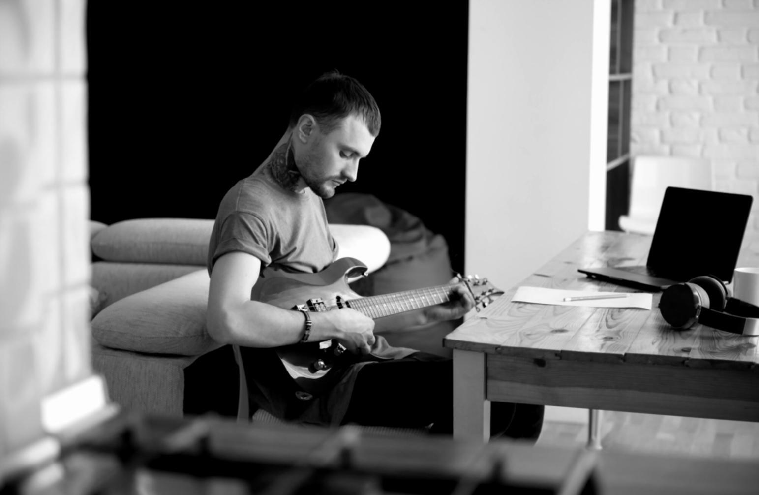 Студенты работают над управленческим проектом